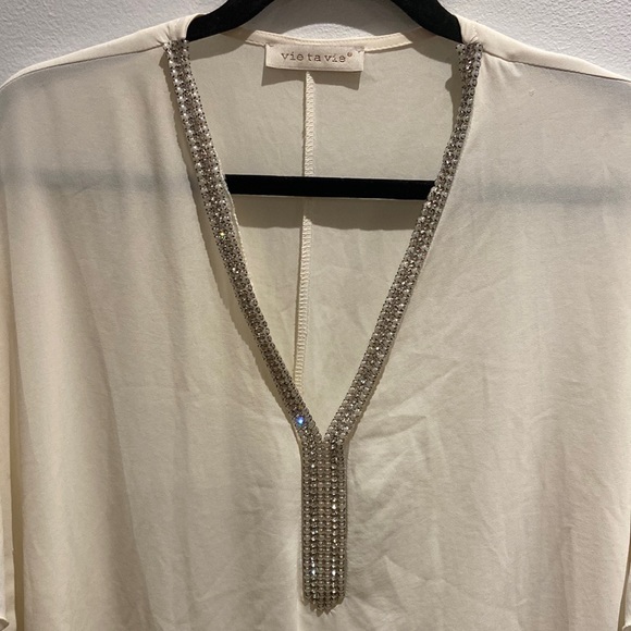 « Vie ta vie » Worn once Semi-sheer tunic with shiny plunging V-neck in France - Picture 2 of 15